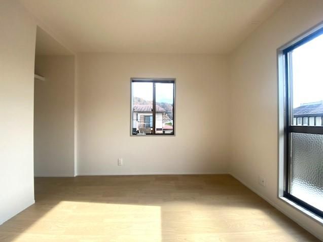 Renovated 3LDK House with 6 Parking Spaces in Mihara, Hiroshima - Thumbnail 4