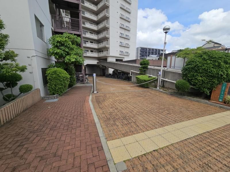 Renovated 2LDK Apartment Near Shirokitakoen Station - Thumbnail 3