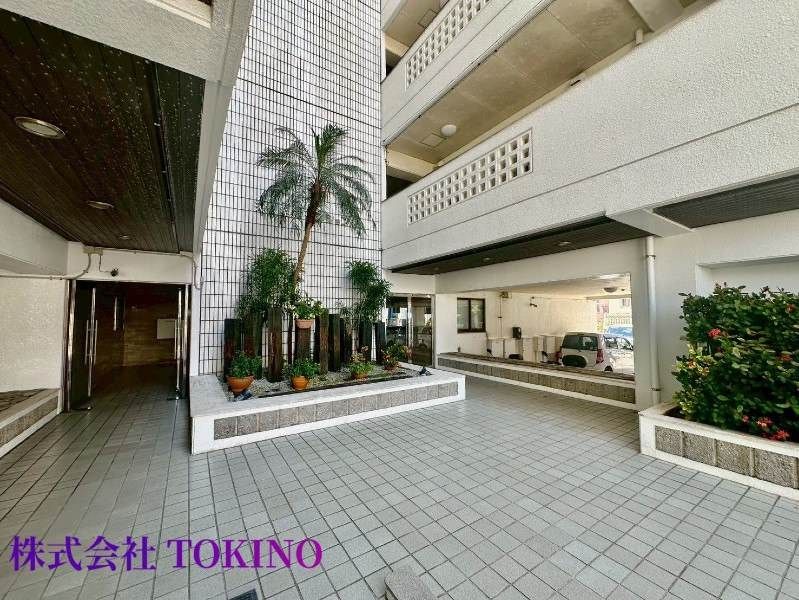 2DK Apartment in Ameku Sixth Mansion, Naha Okinawa - Thumbnail 3
