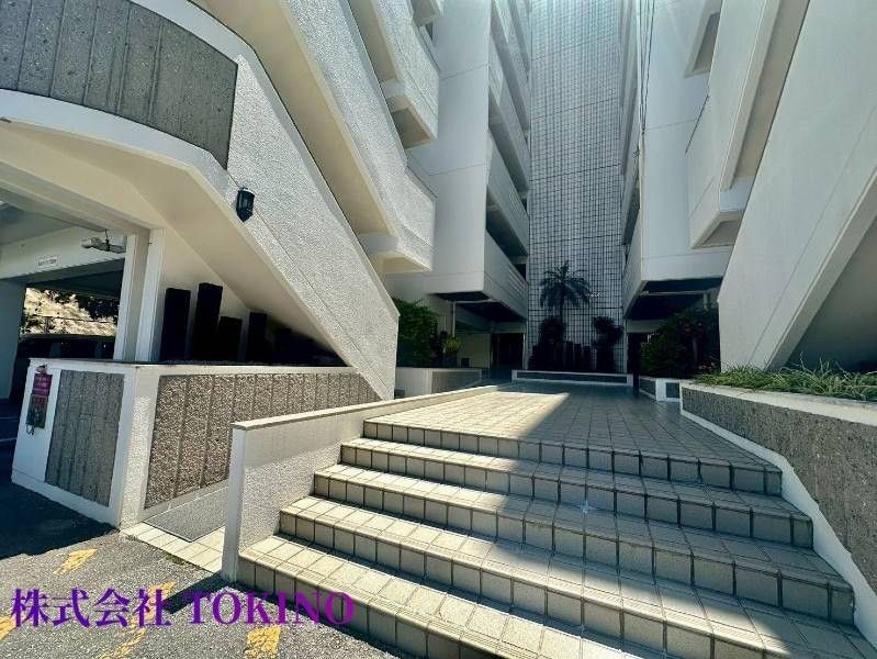 2DK Apartment in Ameku Sixth Mansion, Naha Okinawa - Thumbnail 4