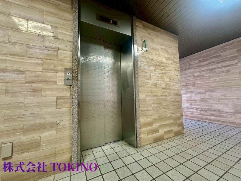2DK Apartment in Ameku Sixth Mansion, Naha Okinawa - Thumbnail 2