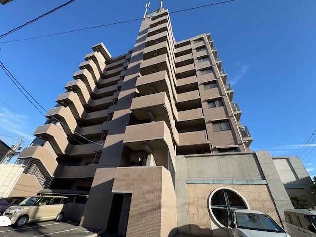Alpha States Higashifukatsu 4LDK Apartment in Fukuyama - Thumbnail 2