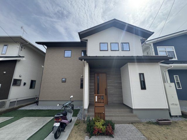 4SLDK Detached House for Sale in Tochigi City, 8 Min Walk to Station - Thumbnail 2