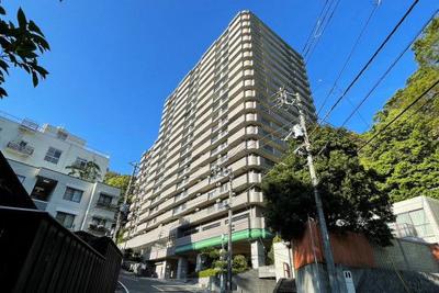 Luxury 1LDK Apartment in Lions Tower Okuyugawara with Mountain Views — Image 1, Yugawara, Kanagawa