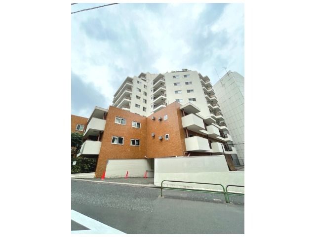 Renovated 1LDK Apartment in Ichibancho, Chiyoda, Tokyo - Thumbnail 2