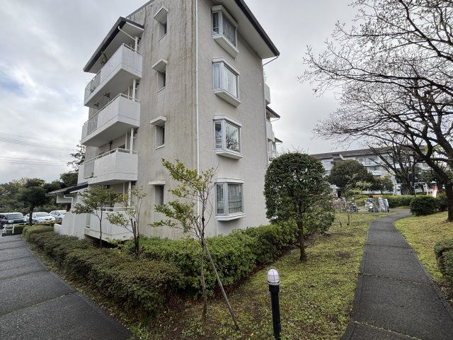 3LDK Apartment in Tama City with South Balcony - Thumbnail 2