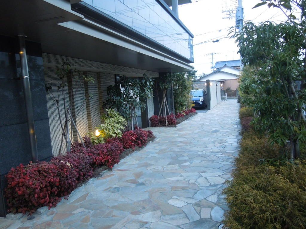 4LDK Apartment for Sale in Quiet Saga City Neighborhood - Thumbnail 2