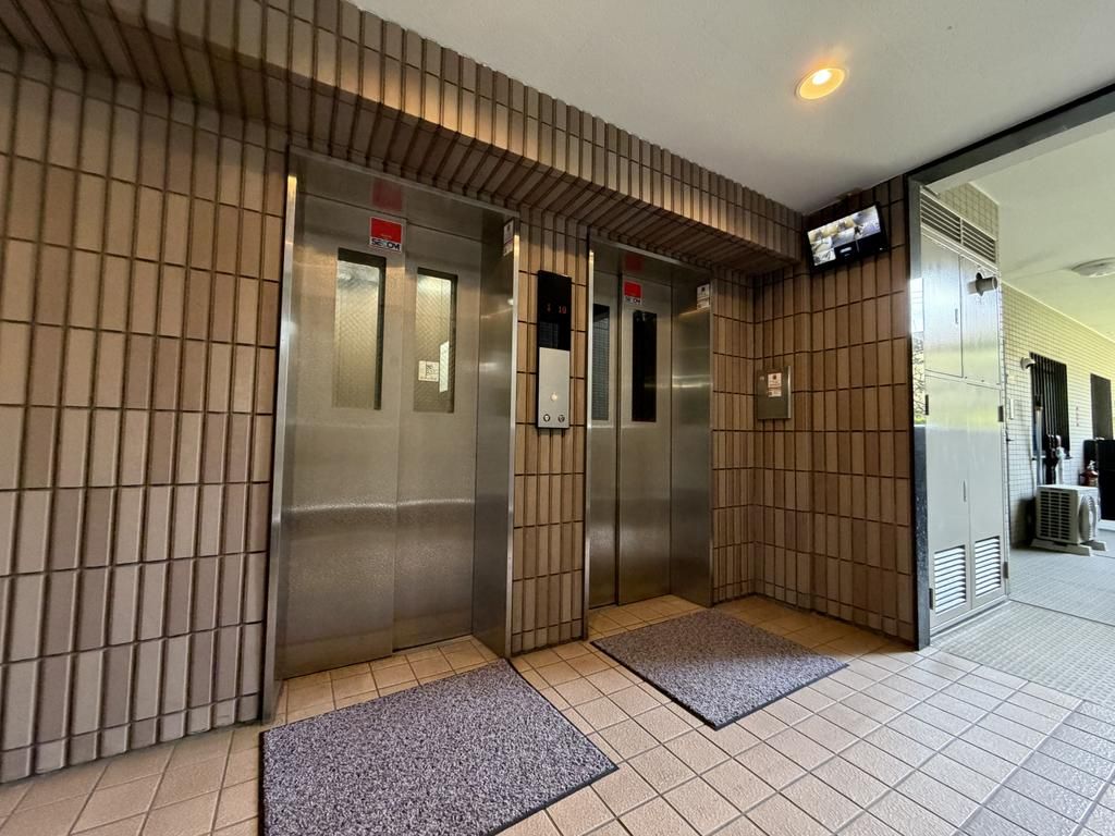 Renovated 2LDK Apartment in Koto City, Tokyo for Sale - Thumbnail 2