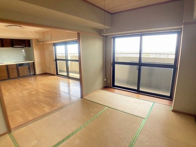 Grandios Yonago 9F 3LDK Apartment for Sale with Mt. Daisen View - Thumbnail 2