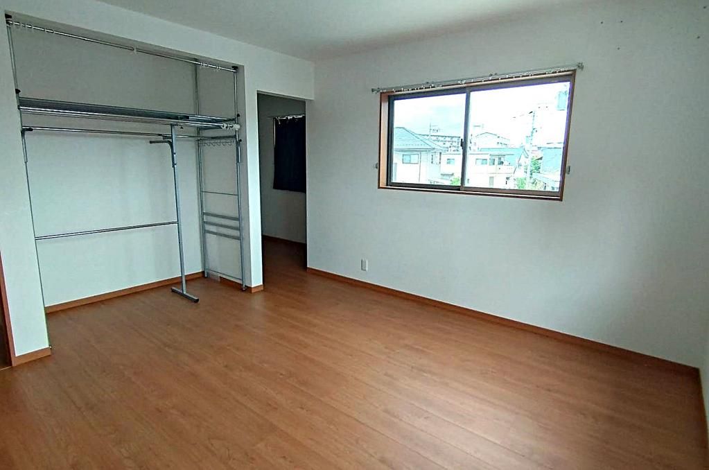 3LDK House in Kusatsu with Tatami Living Space and Garage - Thumbnail 4