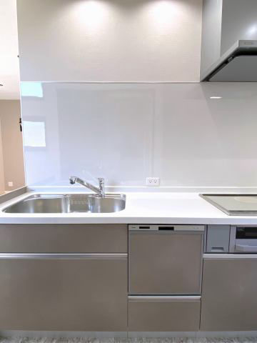 Modern 2LDK House in Matsuyama with Inner Garage - Thumbnail 3