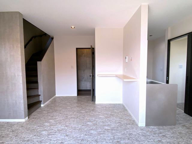 Modern 2LDK House in Matsuyama with Inner Garage - Thumbnail 4