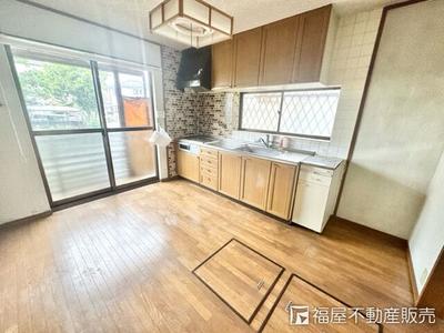 [Homes] Used detached house 24 minutes walk from Kanabashi Station on the JR Sakurai Line (Kashihara City) — Image 3, Kashihara, Nara