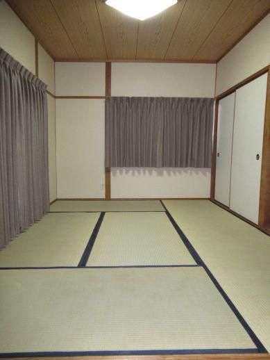 4LDK House in Fukuyama with Private Parking - Thumbnail 4