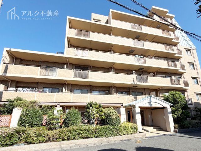 Green Square Kita-Itami 3LDK Apartment for Sale in Itami - Image 1