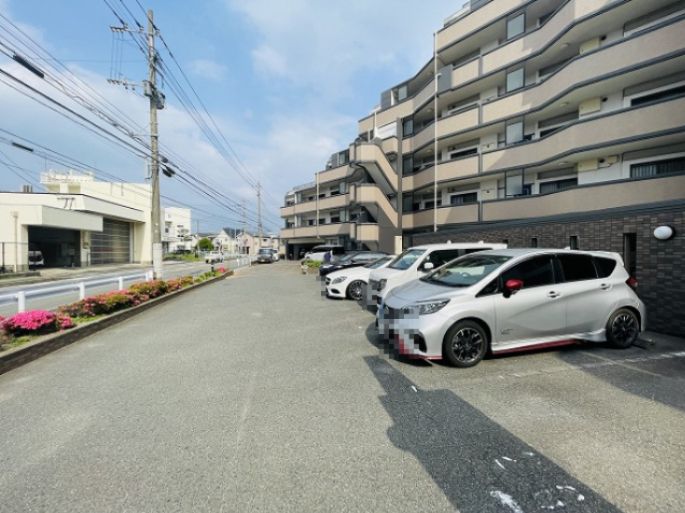4LDK Apartment in Fukuoka's Higashi Ward with Balcony - Thumbnail 2