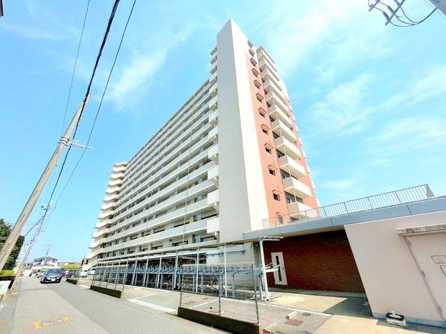Spacious 4LDK Apartment in Ushiku with Large Balcony - Thumbnail 4