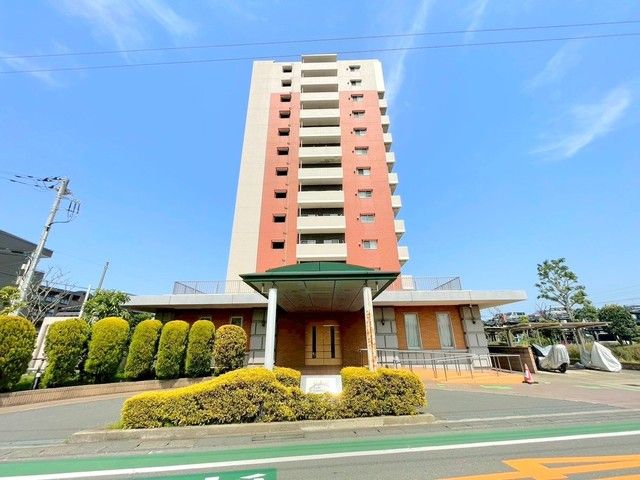 Spacious 4LDK Apartment in Ushiku with Large Balcony - Thumbnail 2