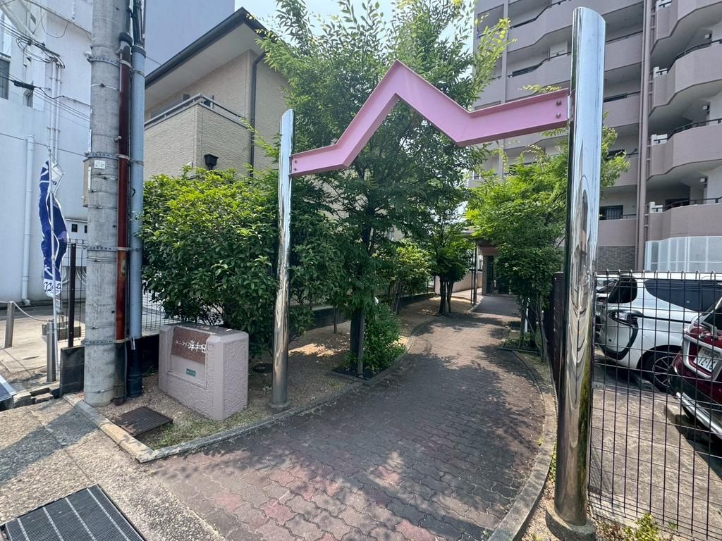 Unilife Kishiwada 7F: 2LDK Apartment Near Izumi-Omiya Station - Image 1
