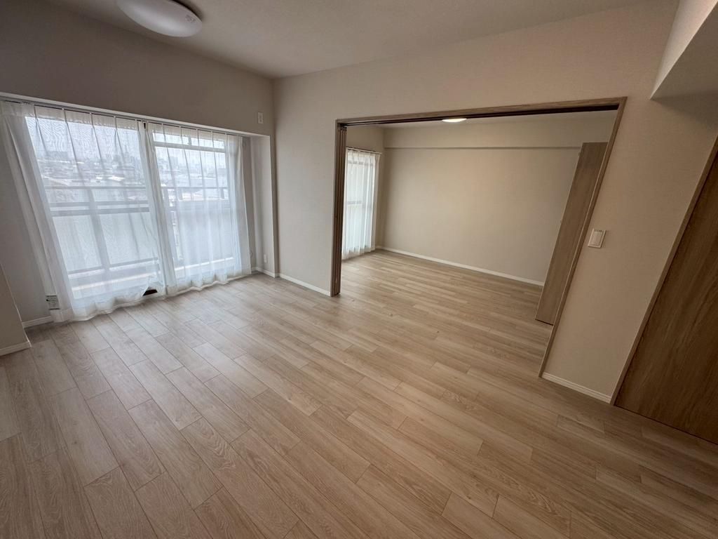 Unilife Kishiwada 7F: 2LDK Apartment Near Izumi-Omiya Station - Thumbnail 4