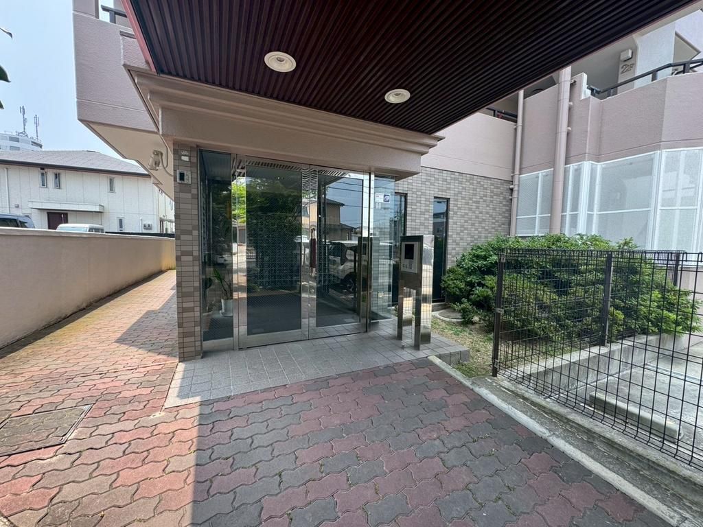 Unilife Kishiwada 7F: 2LDK Apartment Near Izumi-Omiya Station - Thumbnail 3