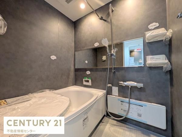 Renovated 2LDK Apartment in Asahiobashi Park Mansion, Osaka - Thumbnail 3