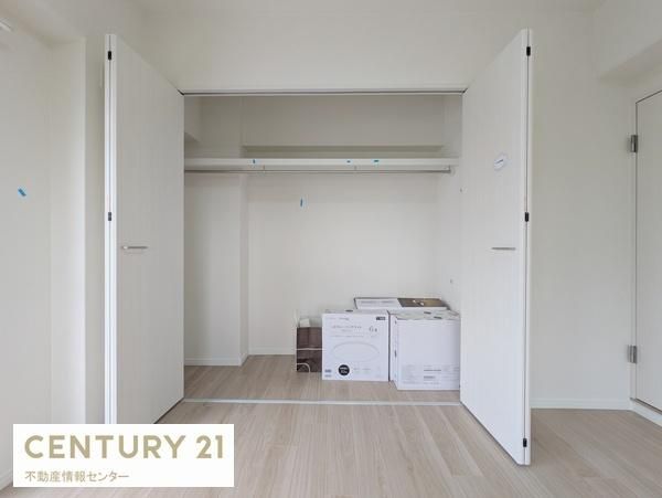 Renovated 2LDK Apartment in Asahiobashi Park Mansion, Osaka - Thumbnail 4