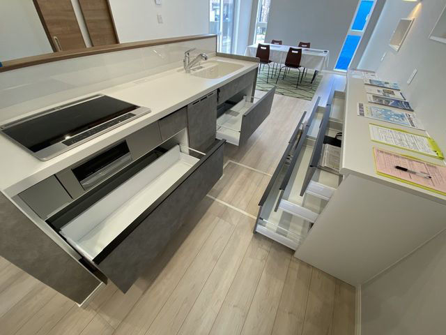 Modern 3LDK House in Miyazaki with Projector Room - Thumbnail 4