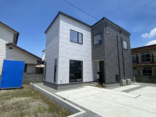 Modern 3LDK House in Miyazaki with Projector Room - Thumbnail 2