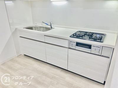 Renovated 2LDK Apartment in Joto-ku Osaka Near Gamo Station — Image 2, Joto, Osaka