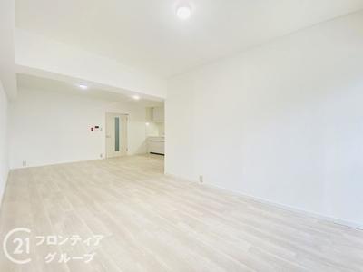 Renovated 2LDK Apartment in Joto-ku Osaka Near Gamo Station — Image 3, Joto, Osaka