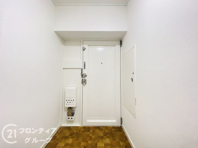 Renovated 2LDK Apartment in Joto-ku Osaka Near Gamo Station - Thumbnail 2