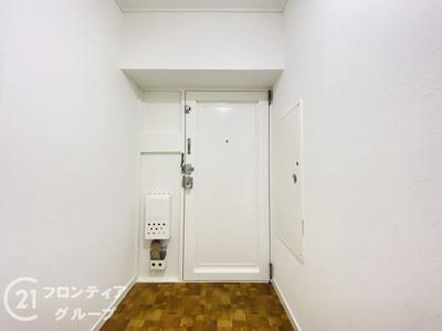 Renovated 2LDK Apartment in Joto-ku Osaka Near Gamo Station — Image 1, Joto, Osaka