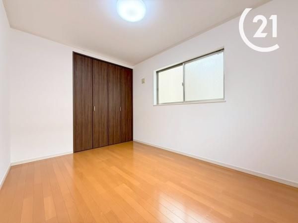 4LDK Solar Panel Home for Sale in Osaka's This Ward - Thumbnail 4
