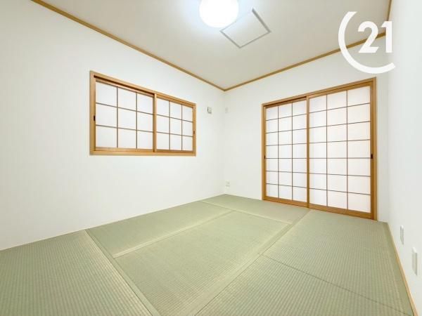 4LDK Solar Panel Home for Sale in Osaka's This Ward - Thumbnail 3