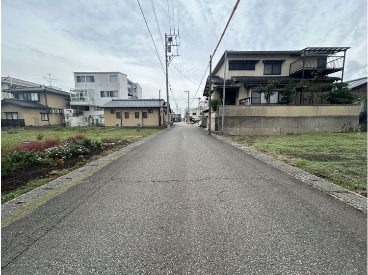 4LDK Modern House for Sale in Kaga, Ishikawa Prefecture - Thumbnail 2