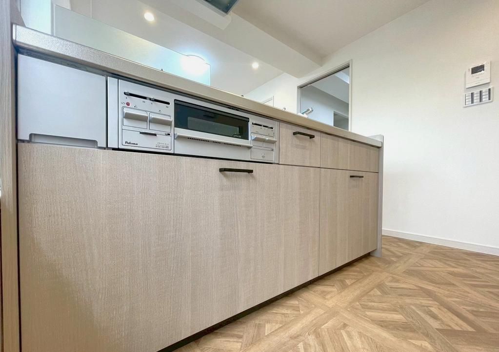 Renovated 2LDK Apartment for Sale near Shirite Station, Yokohama - Thumbnail 4