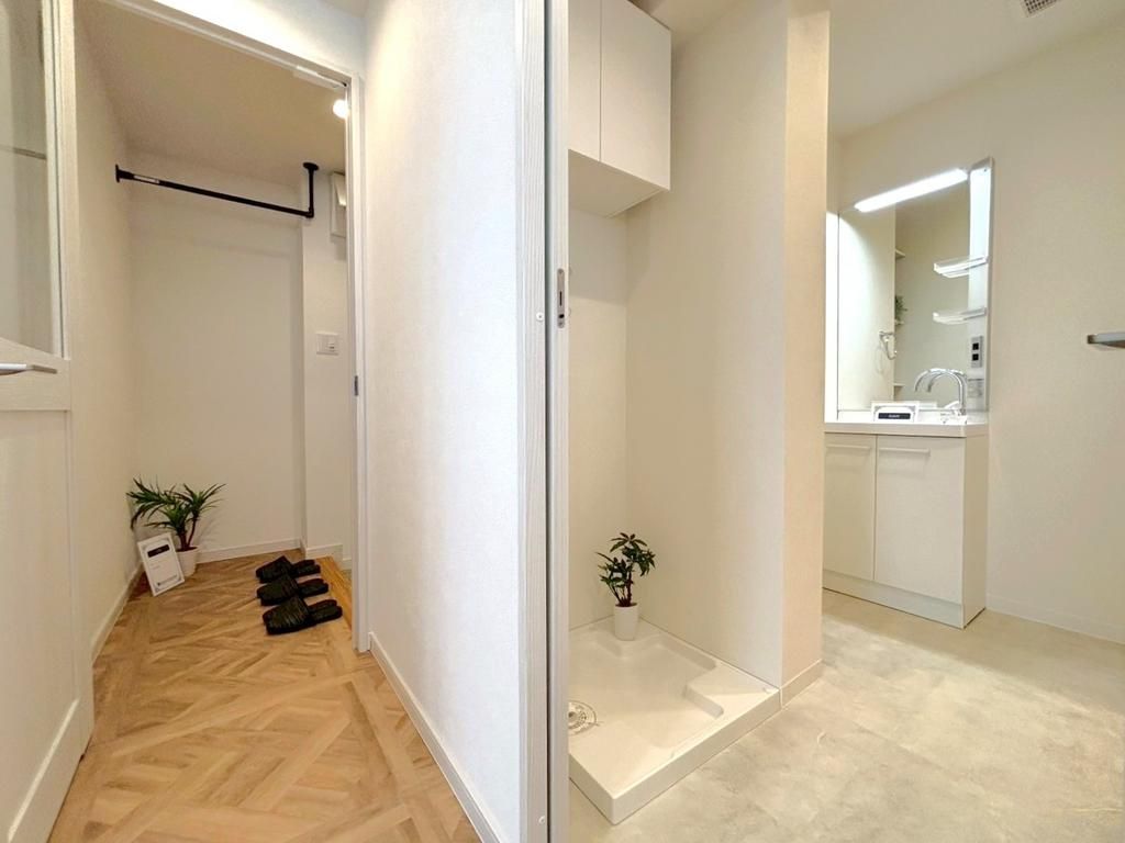 Renovated 2LDK Apartment for Sale near Shirite Station, Yokohama - Thumbnail 3