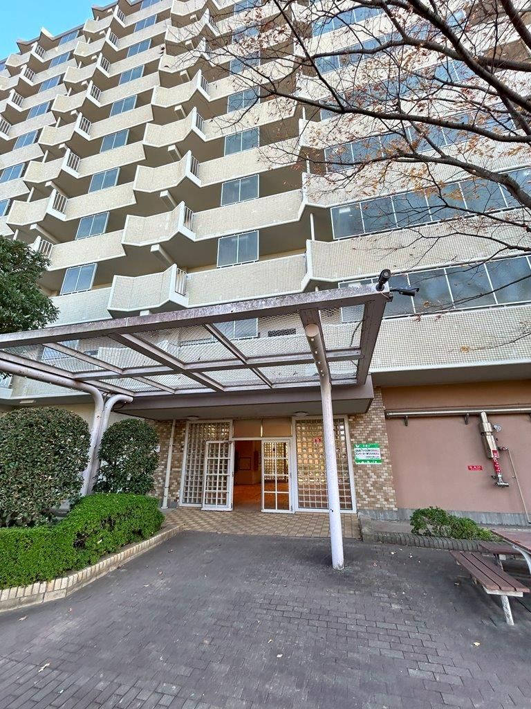 Hightown Shiohama II 2LDK Apartment in Ichikawa, Chiba - Image 1