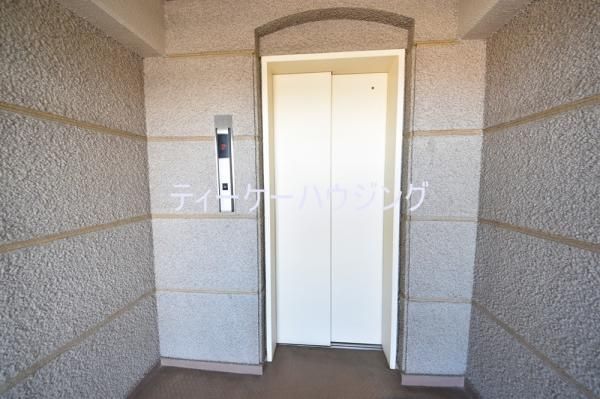 3LDK Apartment in Koshigaya with Balcony Near Kamo Station - Thumbnail 2