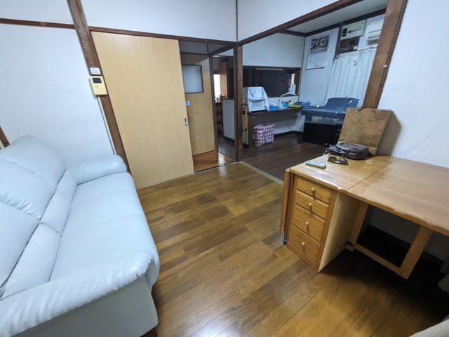 2LDK House in Kitakyushu with Historic Charm - Thumbnail 3