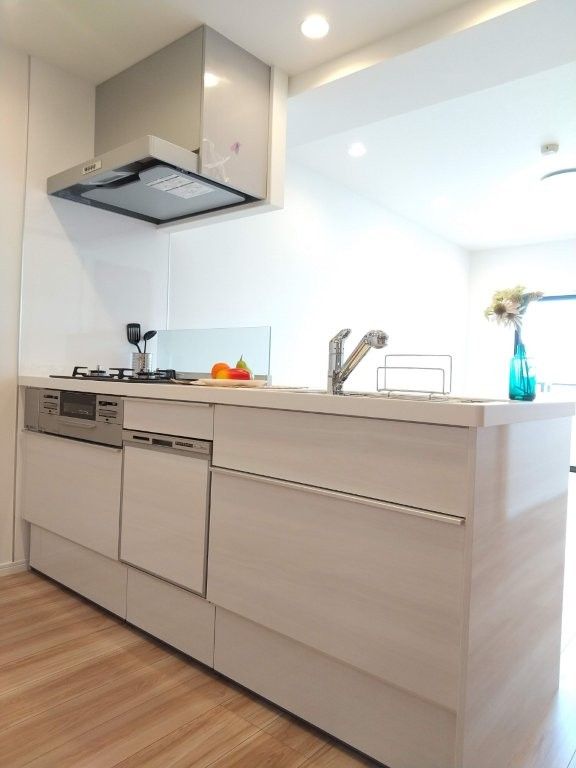 Lions Mansion Makuhari Dai 3 3LDK Apartment for Sale - Thumbnail 3