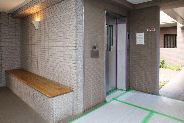 Lions Mansion Makuhari Dai 3 3LDK Apartment for Sale - Image 1