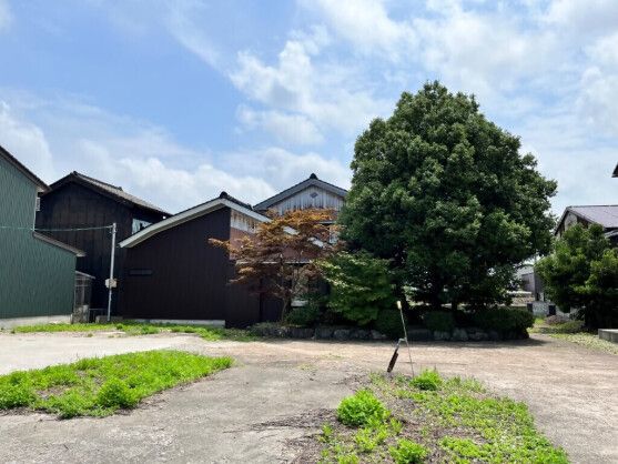 1975 Wooden House on 905 sqm Land in Oyabe, Toyama - Renovated - Thumbnail 2