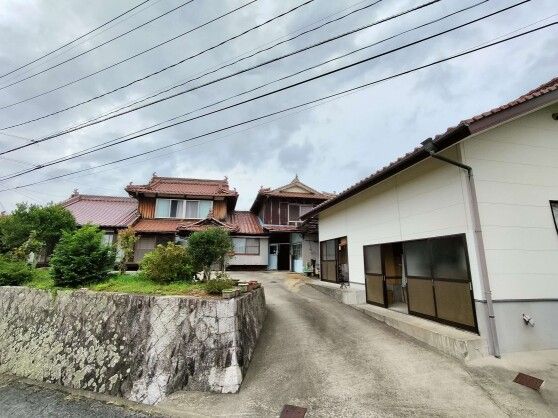 9DK Wooden House with Farmland for Sale in Mihara, Hiroshima - Thumbnail 2