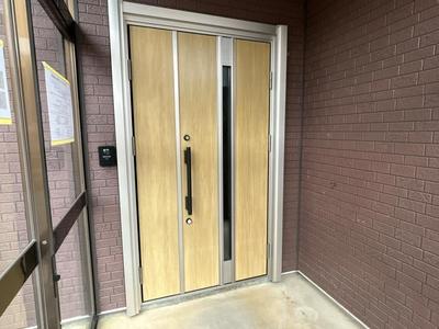 Renovated 4-Bedroom House with Parking for 4 Cars in Rokkunohe — Front_door, Rokunohe, Aomori
