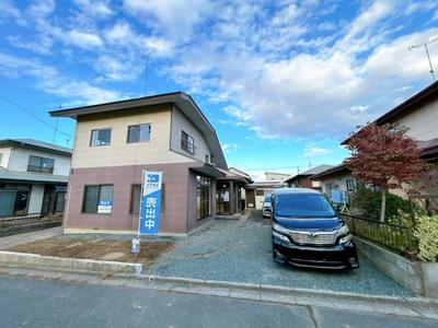 Renovated 4-Bedroom House with Parking for 4 Cars in Rokkunohe — House, Rokunohe, Aomori