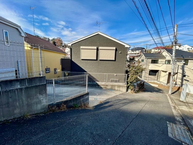 4LDK Renovated House for Sale in Yokohama's Mitsuzawa - Thumbnail 3