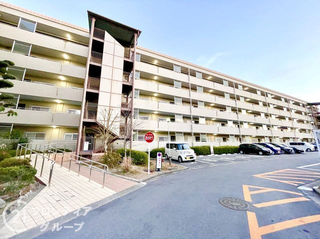 Sunlife Gakuen-mae B Building 3LDK Apartment in Nara - Thumbnail 2