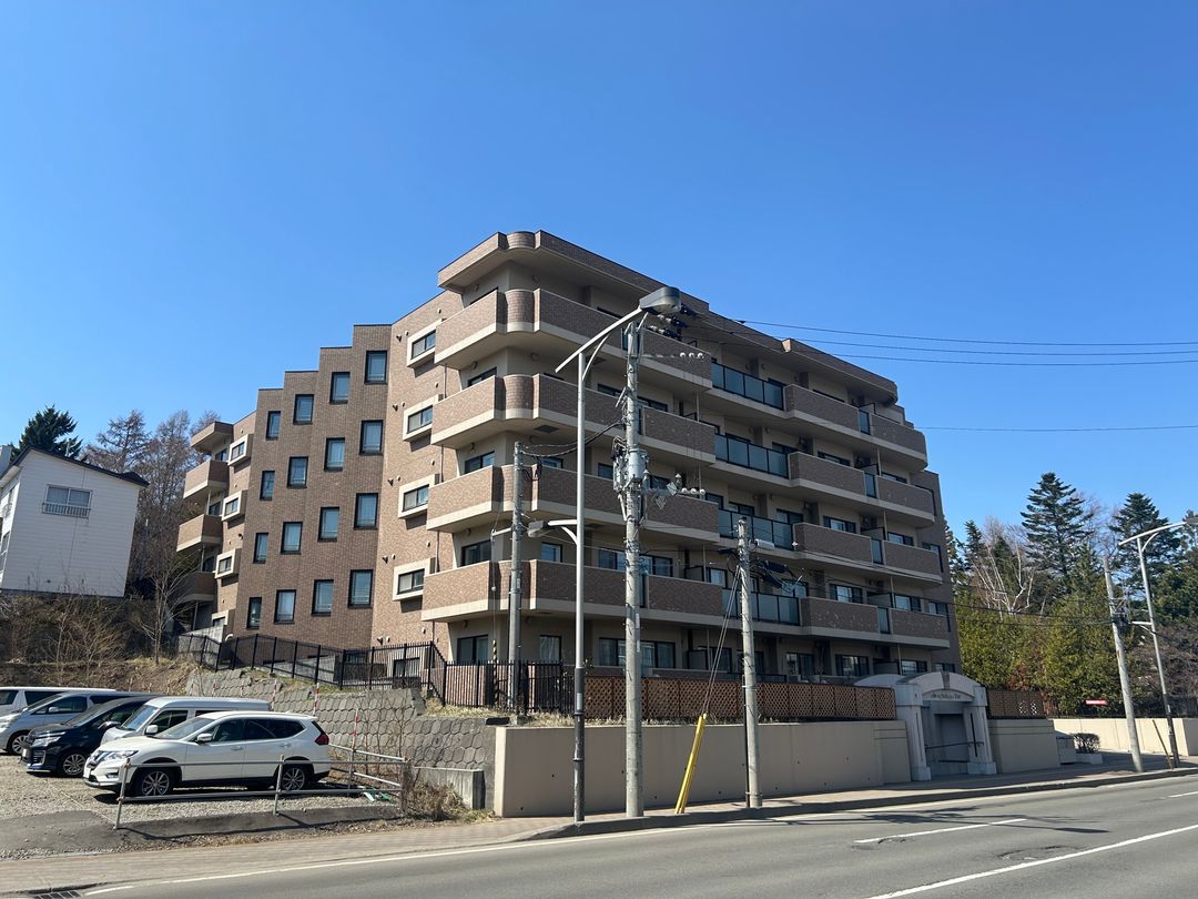 3LDK Apartment for Sale in Verve Tenjinyama Kōen, Sapporo - Thumbnail 2